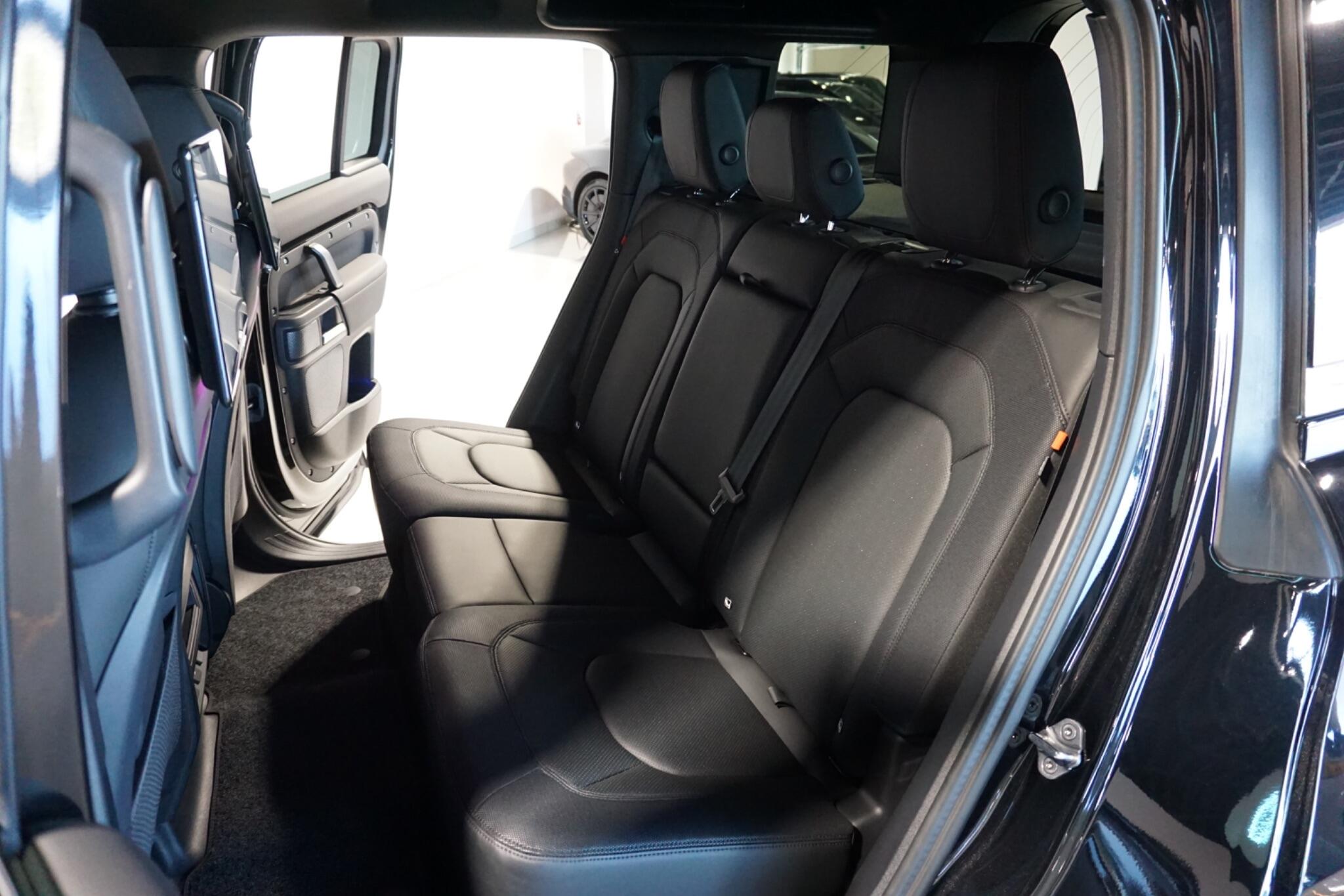 Land Rover Defender 110 2.0 P400e 15.4kWh X-Dynamic S SUV 5dr Petrol Plug-in Hybrid Auto 4WD Euro 6 (s/s) (404 ps)